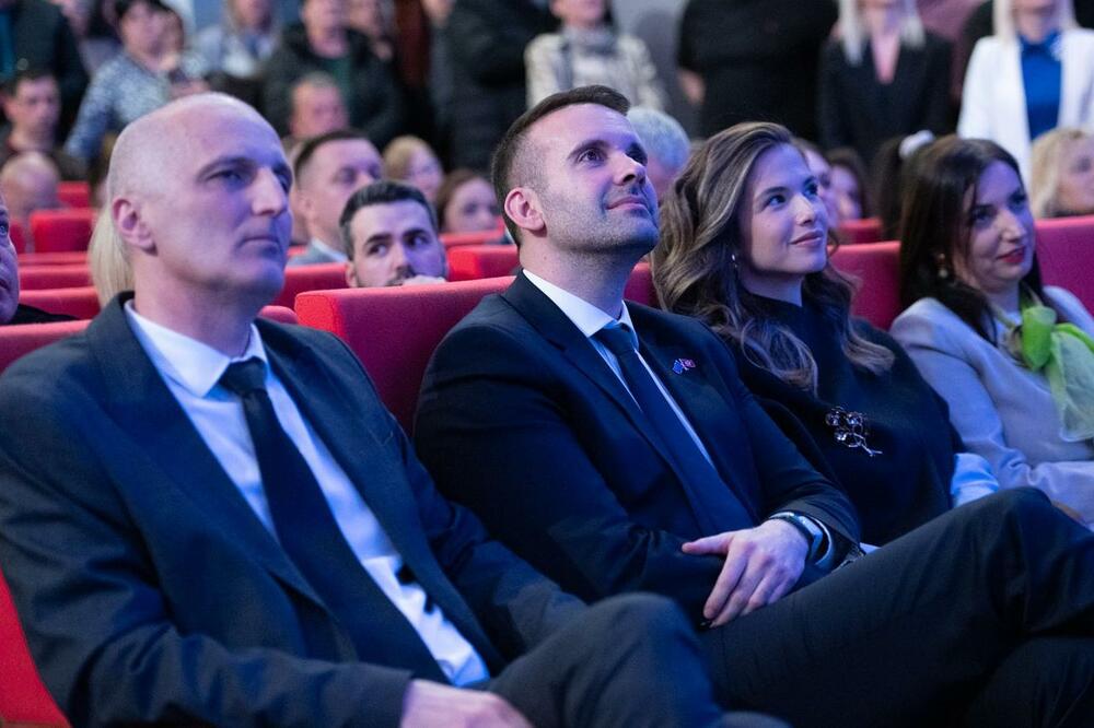 Turbulencije u PES-u: Pojačana dinamika stranačkog života ili nova bitka za prevlast?