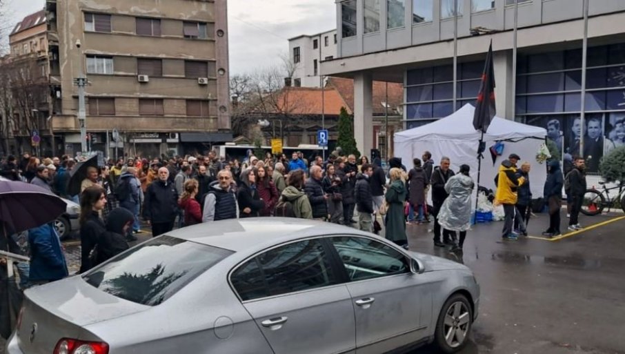 Blokaderi ne dozvoljavaju zaposlenima u RTS-u da dobijaju hranu