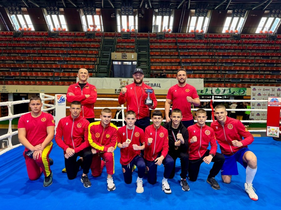 Sjajan nastup bokserske reprezentacije Crne Gore u Lazarevcu: Osvojili osam medalja i trofej za najbolju ekipu