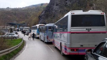 Srbi sa KiM krenuli u Beograd na skup (FOTO)