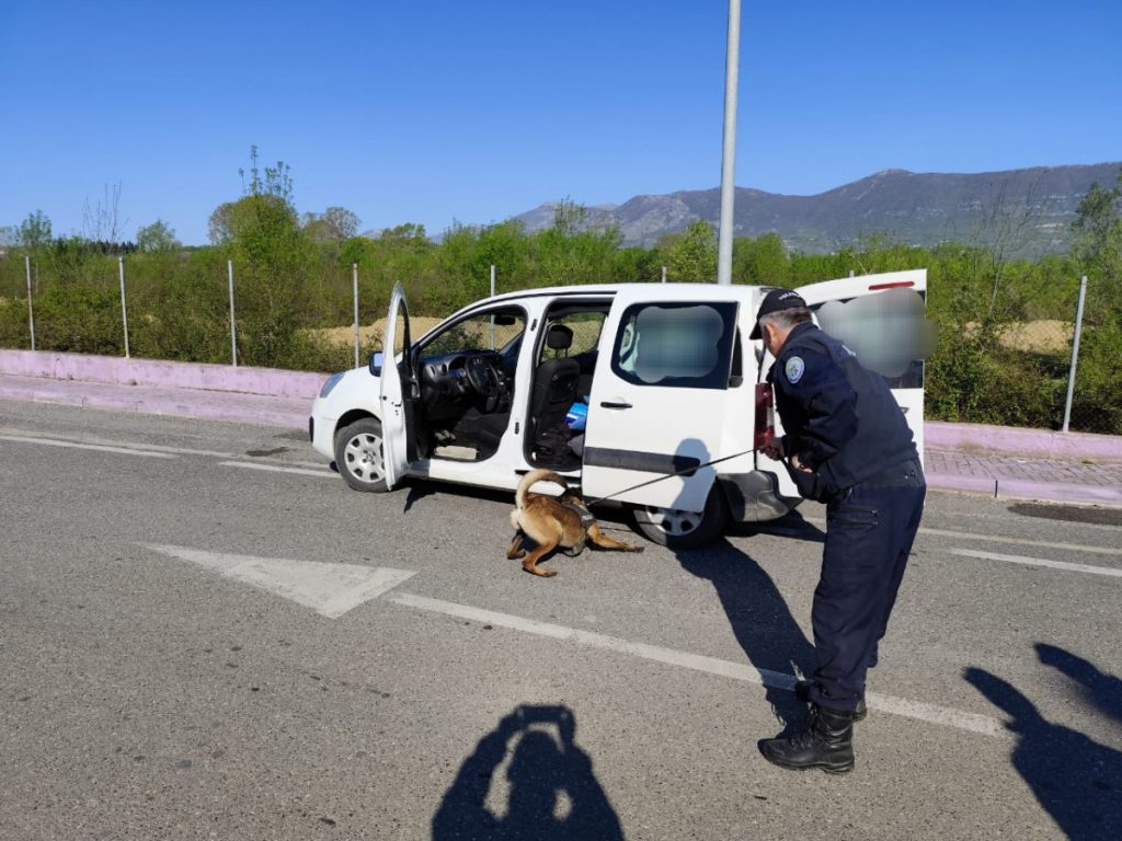 Granična policija uhapsila dva lica