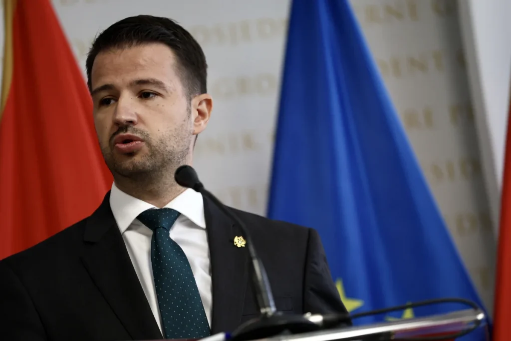 Kritikuje u sebi: I Jakov ćuti o Milu i Telekomu!