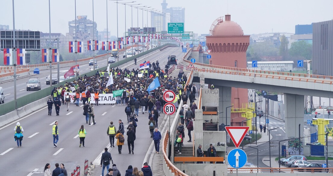 Screenshot 2025-04-01 at 16-56-51 Srednjoškolci blokirali Gazelu Zaustavljen saobraćaj u smeru ka Novom Beogradu — RT Balkan