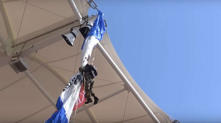Uspješno spašen padobranac na ragbi meču