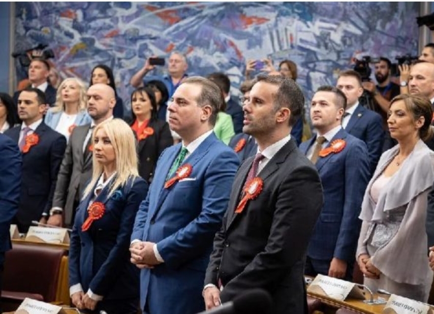 Vidi li Spajić da bliskost nekih njegovih ministara i funkcionera sa DPS-om vuče PES na dno