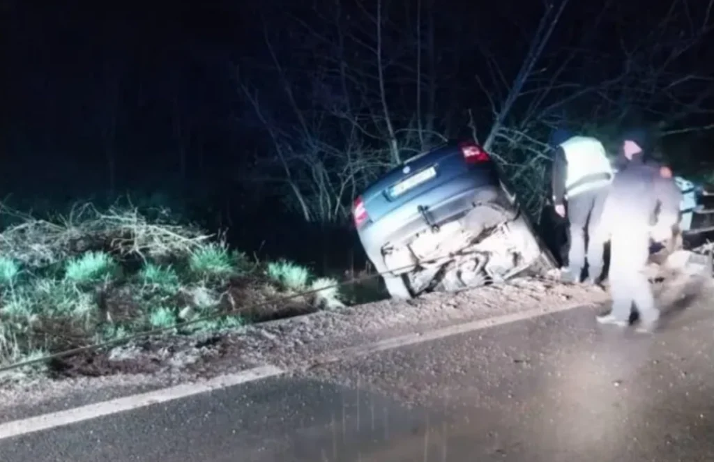 Nezgoda kod Pljevalja: Automobil udario u ogradu mosta i visio iznad rijeke, spasioci izvukli vozača