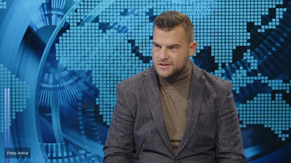 Asanović odgovorio Mujoviću: Nije problem ritam, već dozvola izdata uz niz krivičnih djela – fiktivni ugovori, nepostojeća parcela, bez Vodne saglasnosti