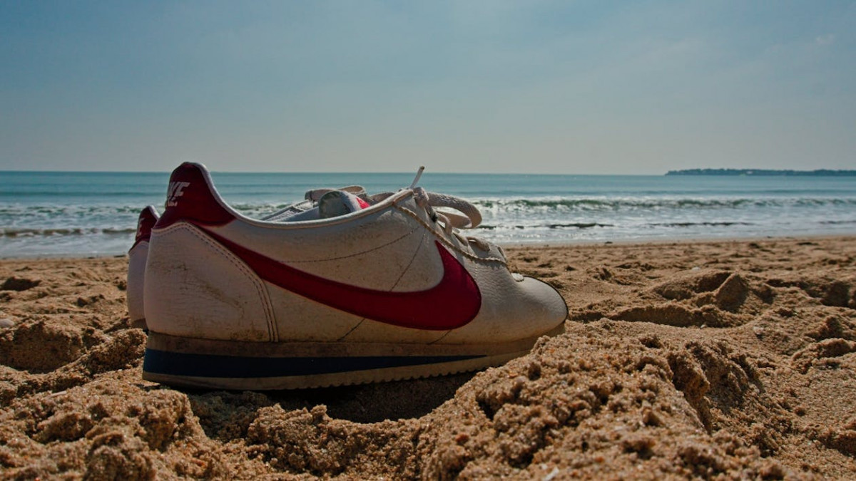 free-photo-of-sandy-beach-with-sneaker-by-the-shoreline