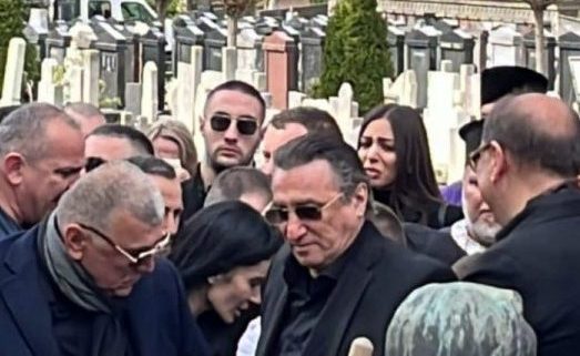 Joca Amsterdam na čelu povorke – izašao iz Zabele kako bi odao poštu: Ko je nosio Rutovićev kovčeg?