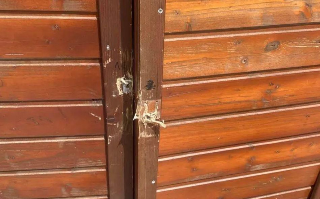 Vandalizam u Nikšiću: Obijene kućice na Vaskršnjem bazaru