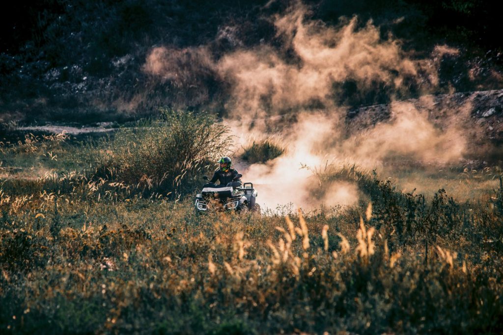 Beranac stradao u prevrtanju kvada