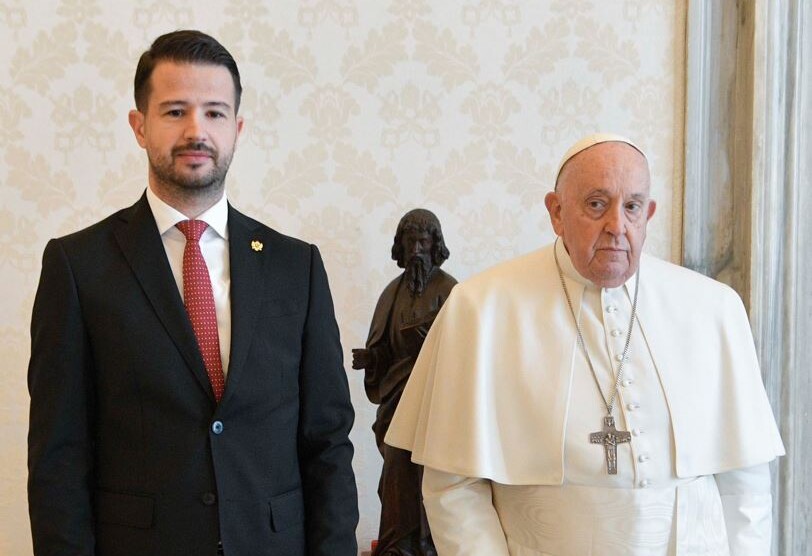 Milatović i predstavnik Skupštine idu na sahranu pape Franja