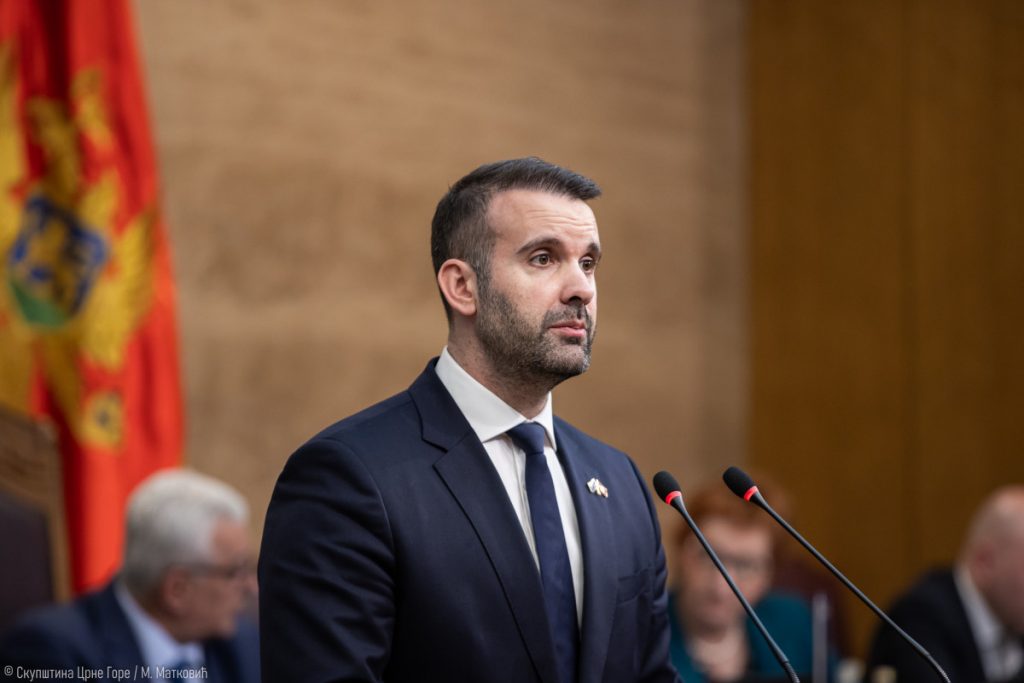 Premijer zabroravio da je upravo Crkva nakon sjajnih litija stala iza Vlade Zdravka Krivokapića u kojoj je on bio jedan od ministara