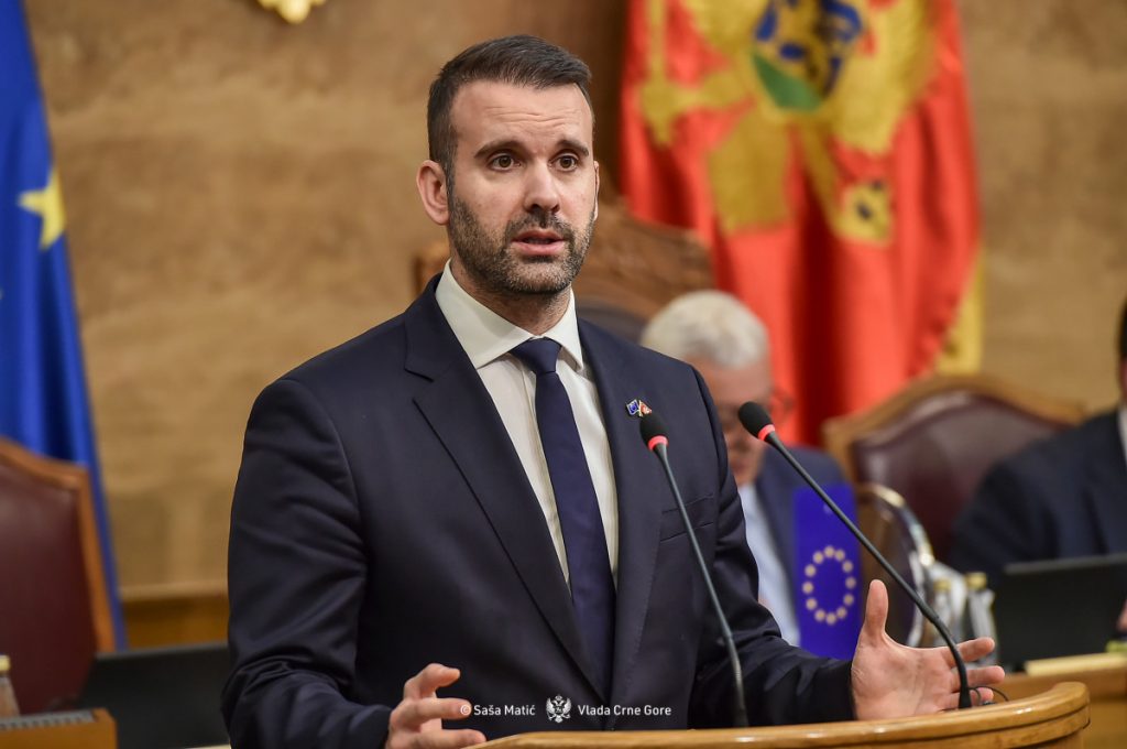 Spajić ne može ni godinu dana sa Srbima: Srpske stranke opet na udaru, narod gurnut u drugi red