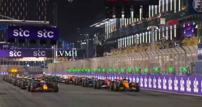 Pjastri slavio u Saudijskoj Arabiji i preuzeo vođstvo u generalnom plasmanu F1