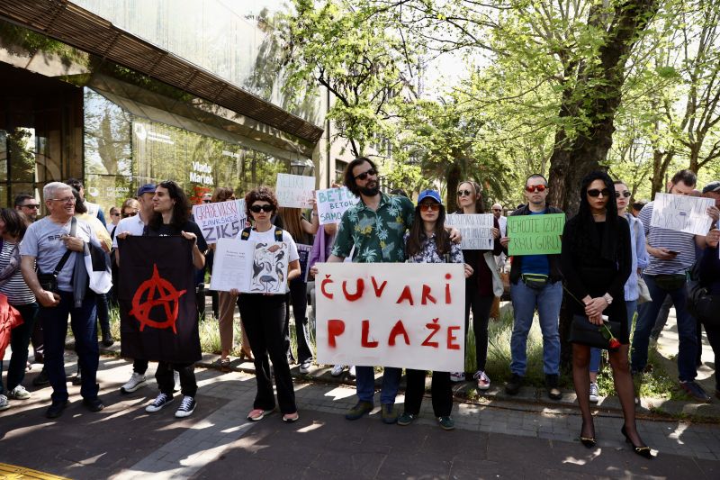 Autostoperski vodič kroz crnogorski ideološki košmar