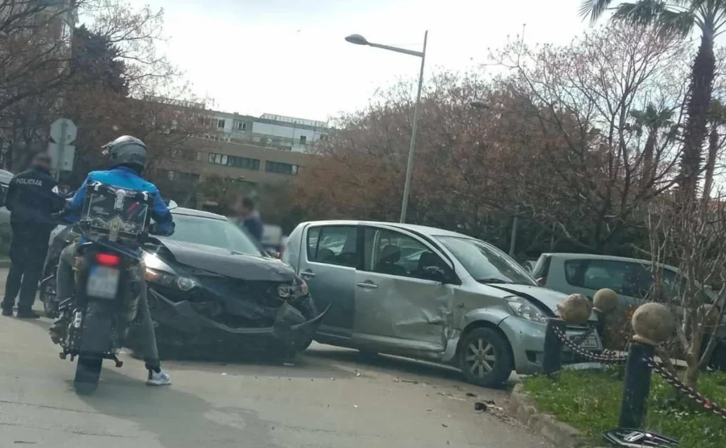 Saobraćajna nezgoda u Baru: Sudarili se Ukrajinac i Baranka, dvoje djece transportovano na medicinsko zbrinjavanje