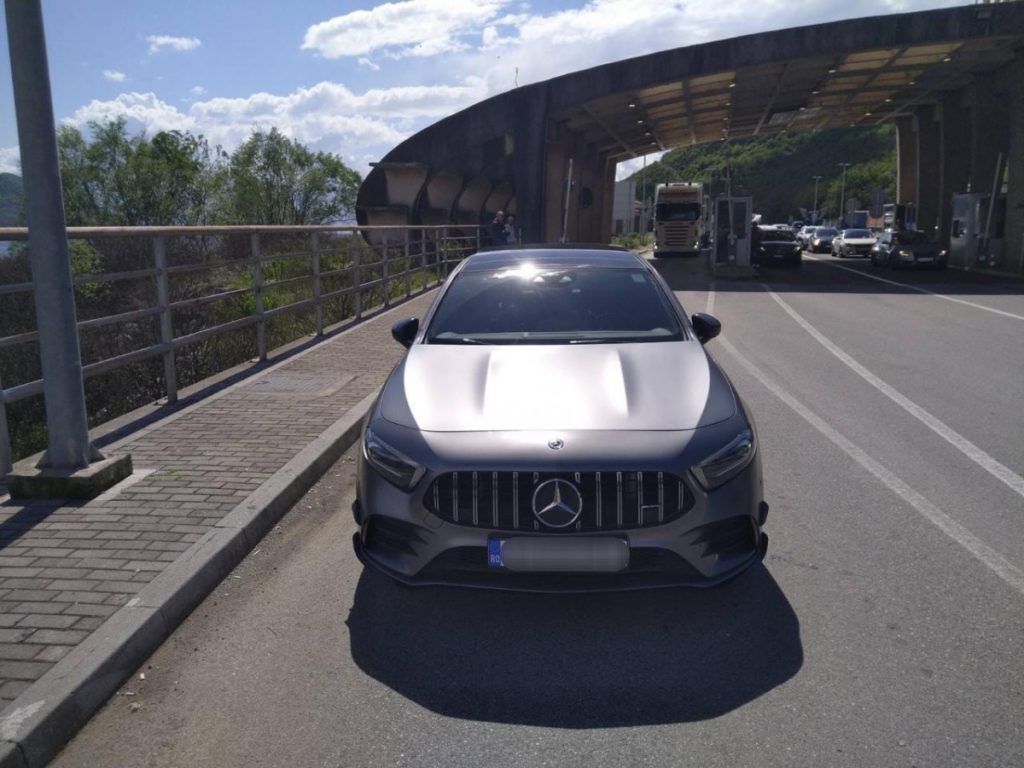 Granični prelaz Božaj: Albancu oduzet skupocjeni Mercedes kojeg potražuje Interpol Italije