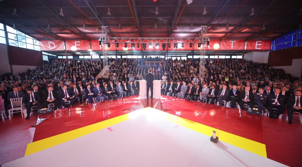 Demokrate u plusu blizu 300.000 eura, posjeduju šest automobila
