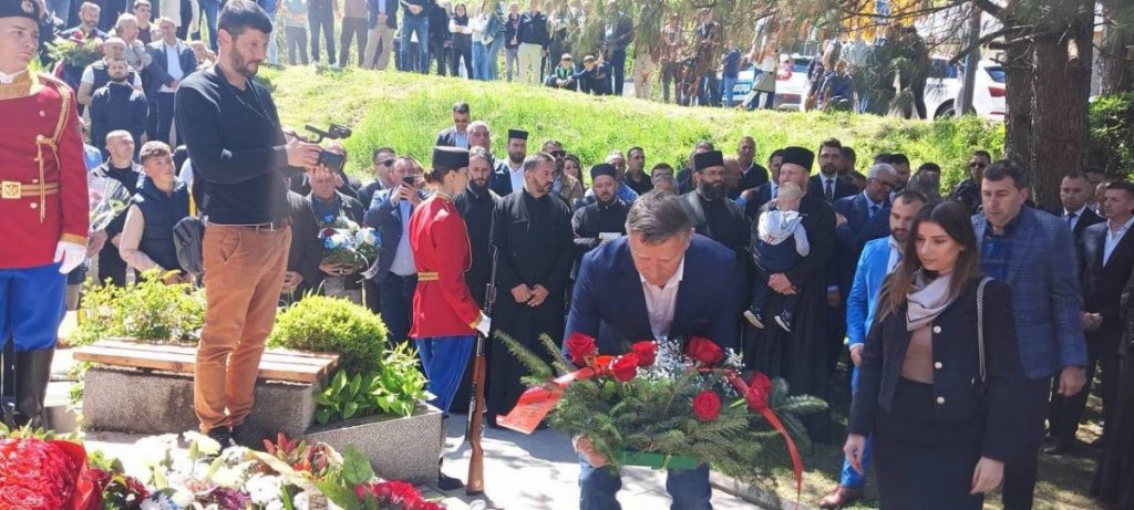 Delegacija DNP-a položila vijenac: Čuvamo sjećanje na nevine živote izgubljene u Murinu i širom Crne Gore tokom NATO agresije