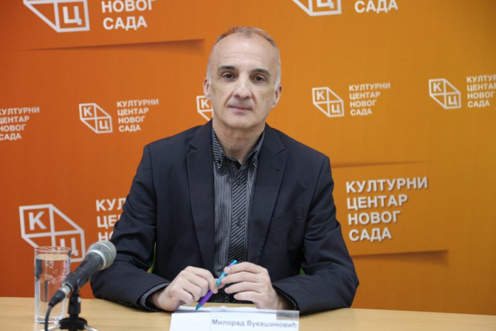Predavanje novinara i publiciste Milorada Vukašinovića na temu „Titov testament“ na Jutjub kanalu KCNS