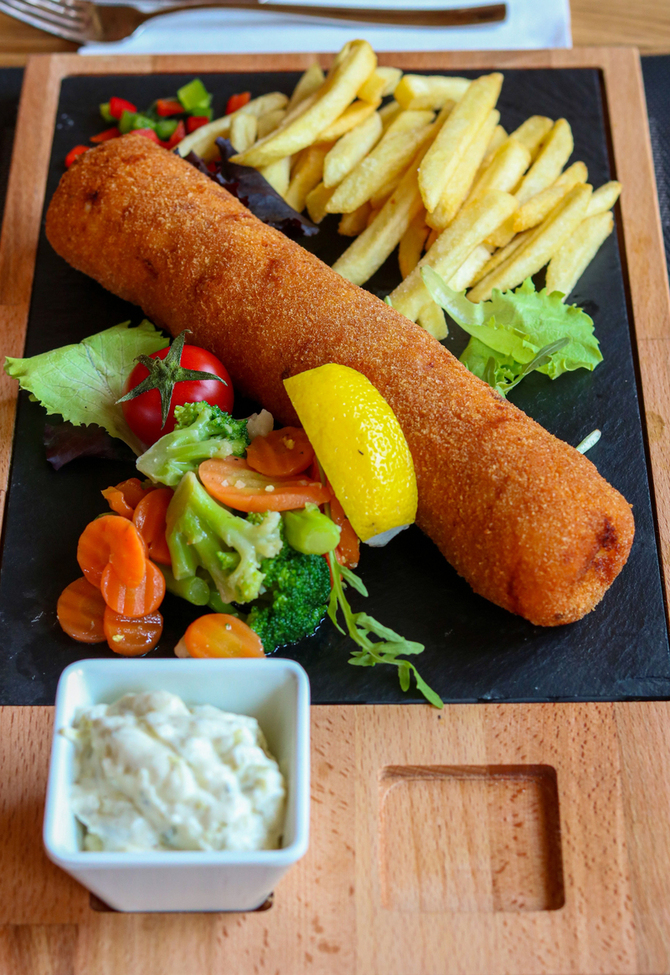 Karađorđeva šnicla kao iz restorana – sočna, puna kajmaka i savršeno hrskava