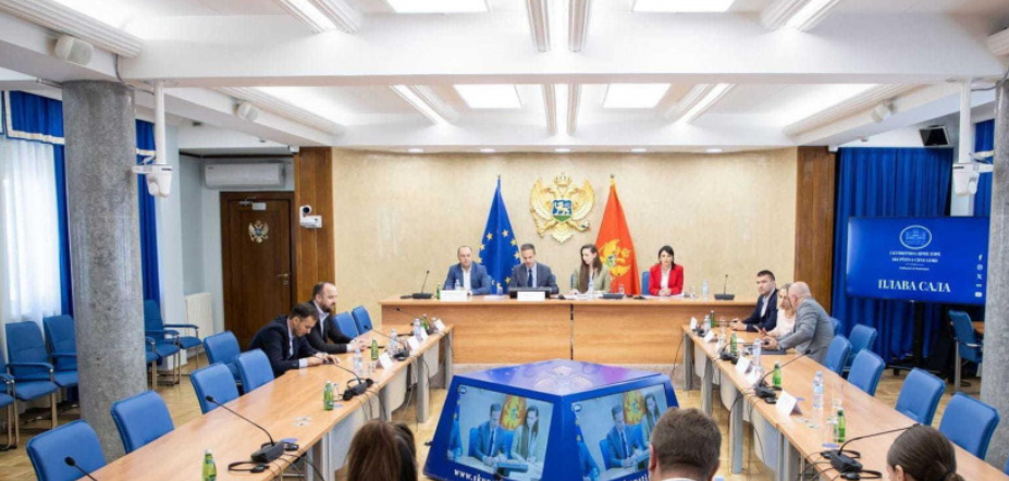 Konatar: Rukovodeće pozicije za partijske vojnike