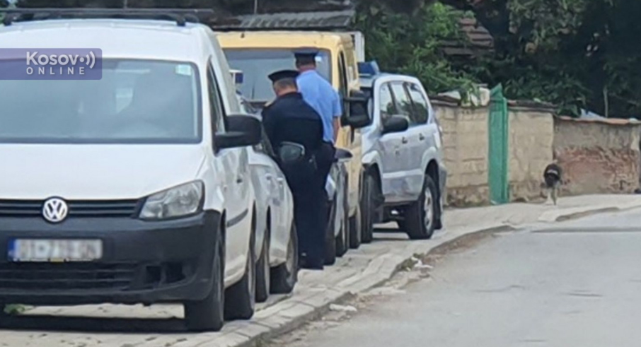 Kosovska policija ispred prostorije Pošte Srbije u Prilužju, Kostić: Demonstracija sile na Spasovdan
