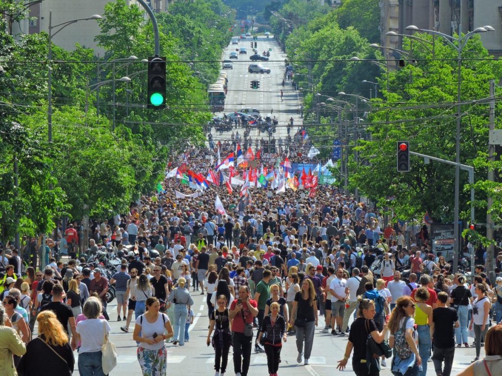 MUP saopštio zvanične podatke: Svega 6.200 učesnika bilo juče na protestu ispred Vlade Srbije