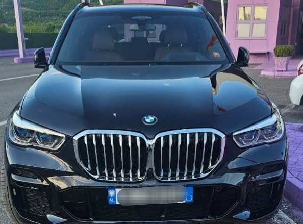 Od Albanca oduzet BMW X5 koji traži Slovačka