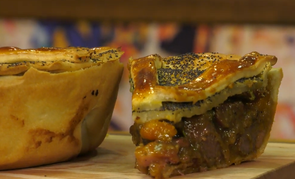 Engleska pita po originalnom receptu: Sočna, hrskava, a sjutradan jednako fenomenalna!