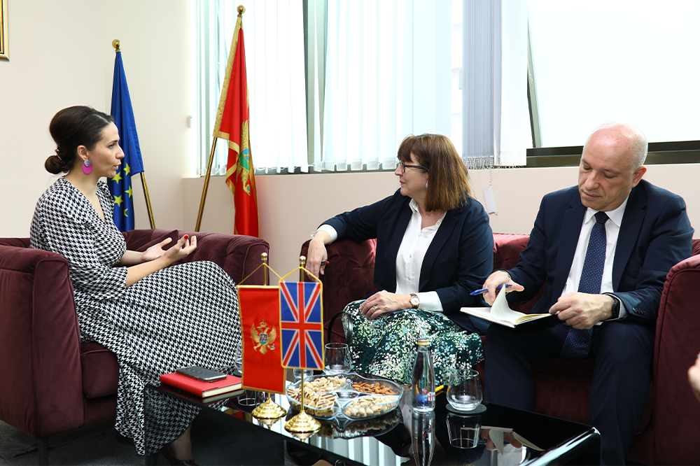 Adžović sa Meken: Poseban naglasak na realizaciju infrastrukturnih i privrednih projekata