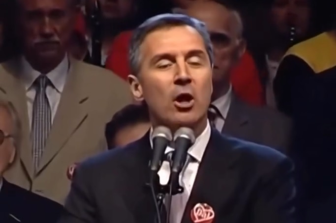 „Otac“ nacije se umorio: Svake godine čestitao 21. maj, ovog puta okačio snimak govora iz referendumske kampanje!