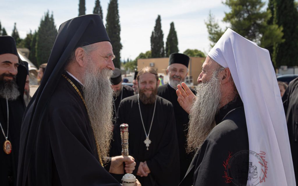 Novi udar na SPC kroz spekulacije: Tabloidi tajkuna Dragana Šolaka plasiraju lažnu priču o “podjeli eparhija”