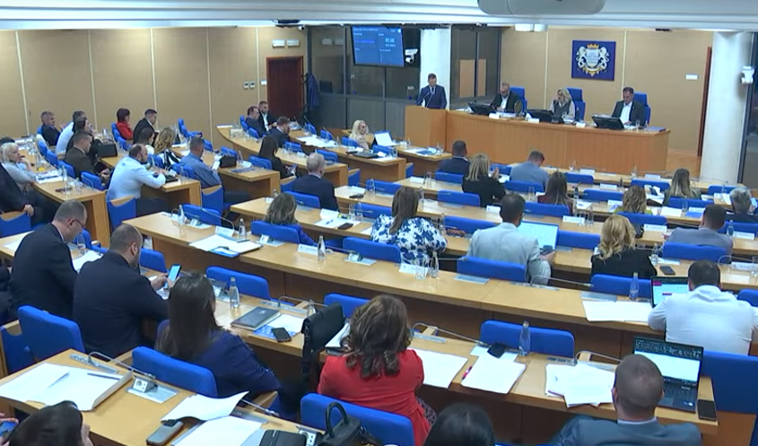 U toku Sjednica Skupštine Glavnog grada: Mujović: Kod TC „Bazar“ gradimo parking sa 218 mjesta i montažnu garažu u Bloku V sa oko 360 mjesta