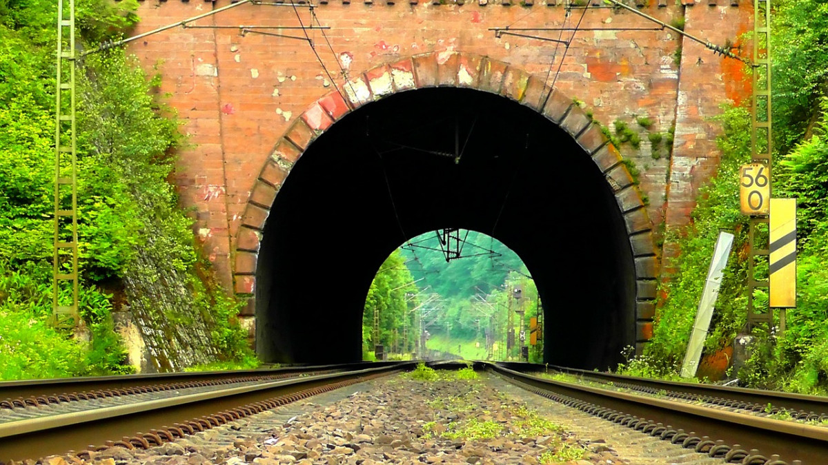 tunnel-362702_1280