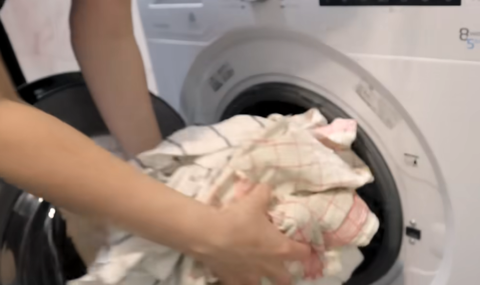 Posivjeli veš postaće bijel kao snijeg već nakon prvog pranja: Samo ubacite ovaj sastojak u veš mašinu