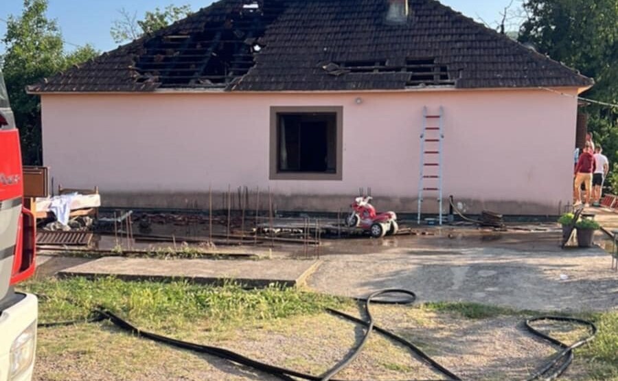 Ugašen požar na kući u Berima
