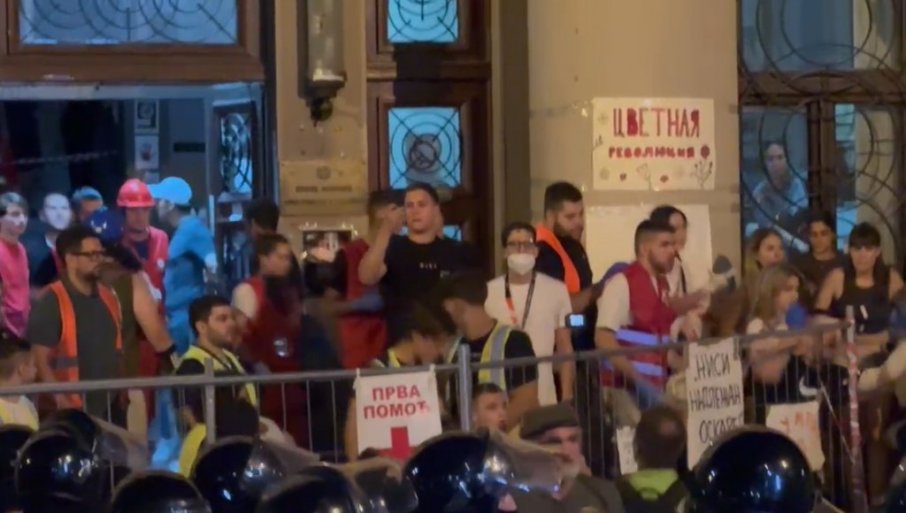 PRAVNI FAKULTET KAO TERORISTIČKA ĆELIJA: Blokaderi udarili na policiju, pa pobjegli u zgradu