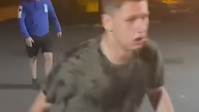(VIDEO) Pogledajte napad na studenta Miloša Pavlovića: „Ajde pič*o, kreni mamu vam je*em“