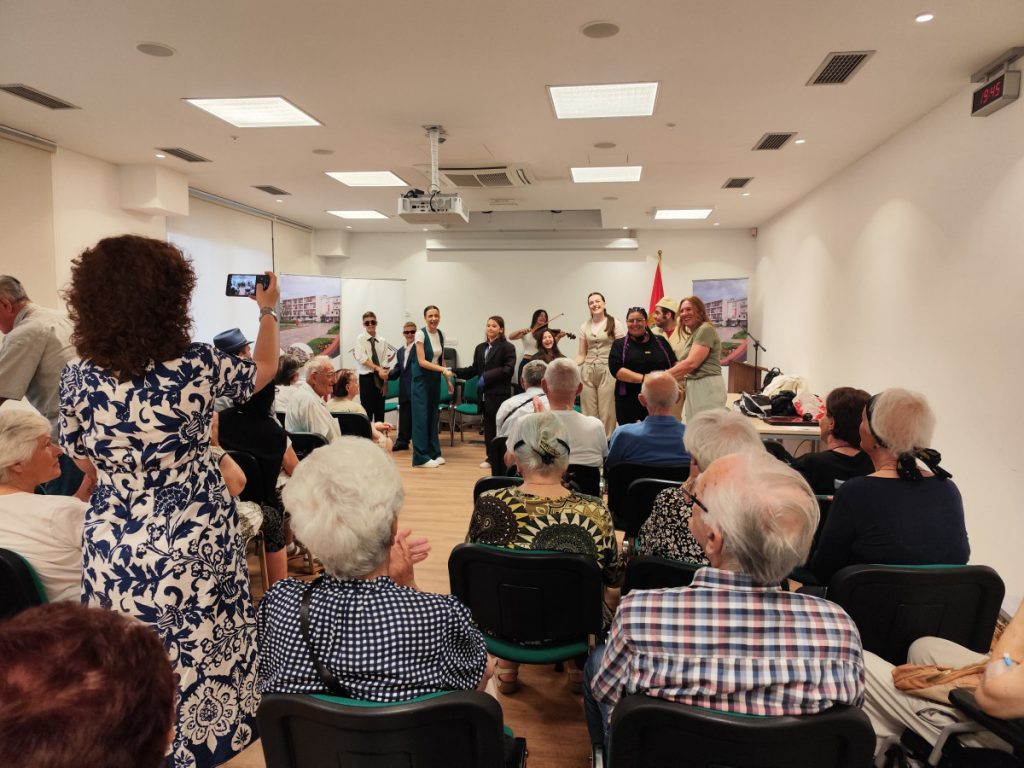 Studentski teatar sinoć uz aplauze u JU Dom starih “Podgorica”