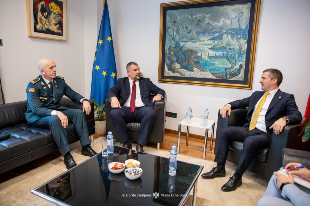 Bečić sa Krapovićem i Vuksanovićem: Na čelo Vojske imenovan profesionalac