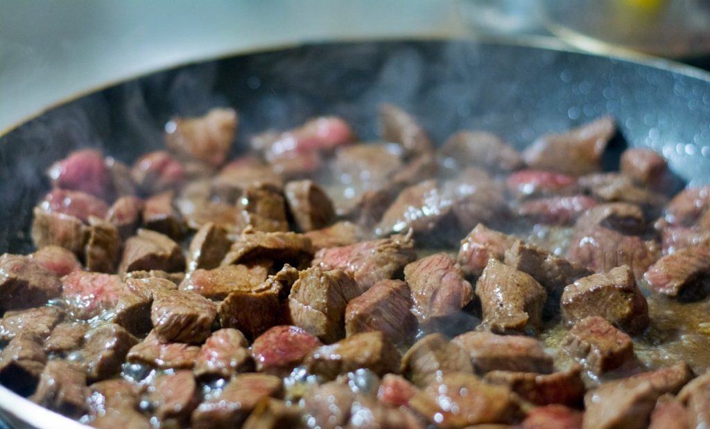 3 trika da meso uvijek bude sočno i mekano kao duša – jedan su primenjivale i naše bake