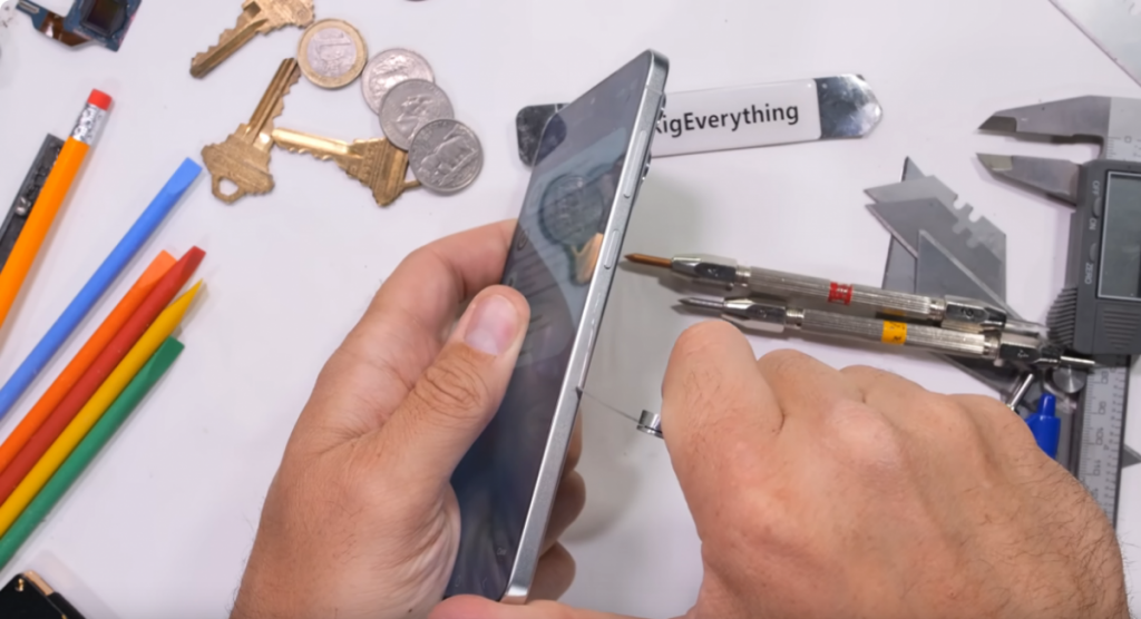 Najtanji Samsung prošao test izdržljivosti (VIDEO)