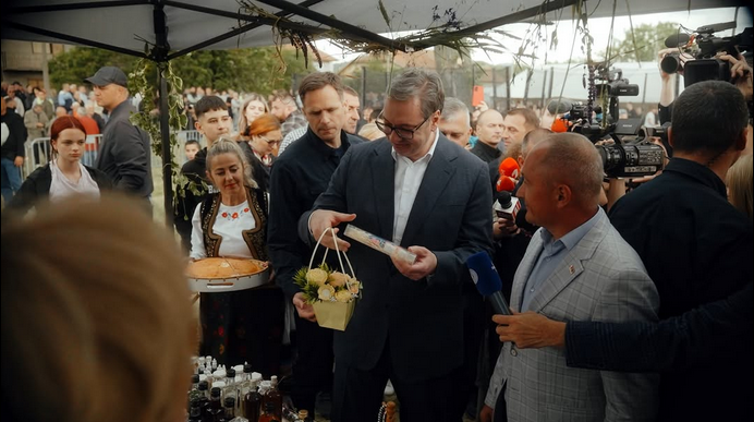 Vučić i SNS se obratili pred lokalne izbore: Tu smo da čujemo ljude koji svoj glas podižu na jedini ispravan način – demokratski i dostojanstveno