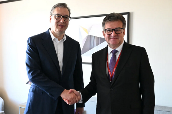 Vučić na forumu „GLOBSEC“: Serija važnih sastanaka u Pragu – predsjednik razgovarao sa Miroslavom Lajčakom