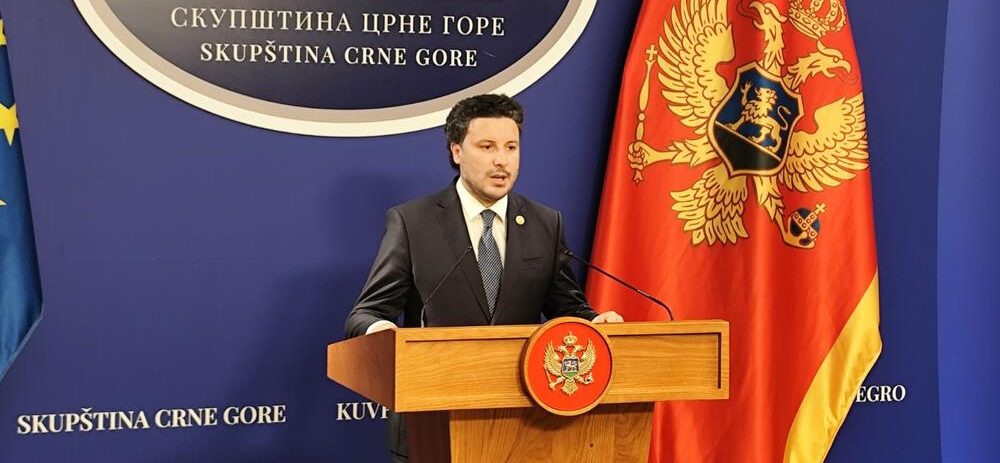 Abazović: Tajkuni na čelu sa Veskom Barovićem kupili Solanu za pet centi po kvadratu, a 15 miliona kvadratnih metara vrijede 200 miliona eura