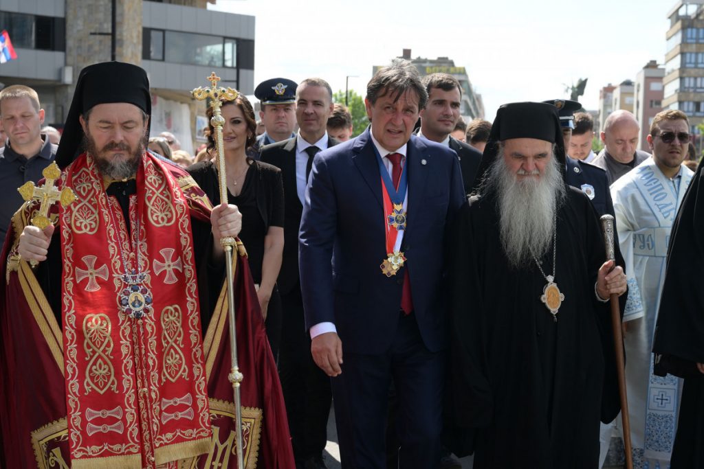 Ministar Gašić učestvovao u Vidovdanskoj litiji u Kruševcu