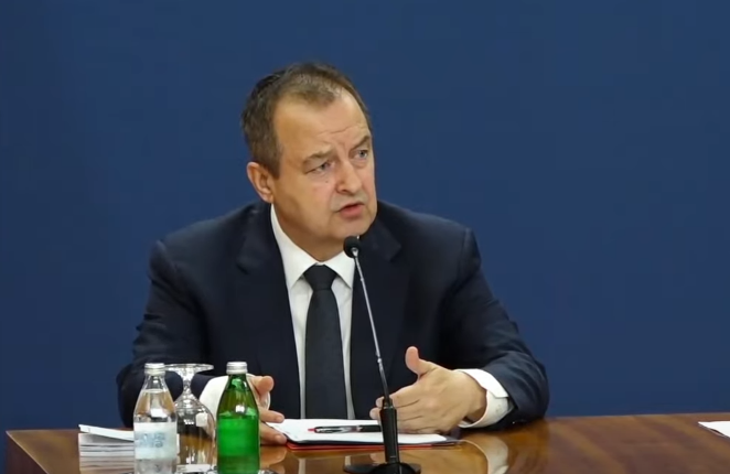 Ministar Dačić: Povrijeđeno je 48 policajaca, jednom je polomljena jagodična kost