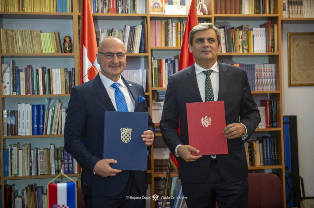 Dok Hrvatska diktira Crna Gora ćuti: Izdaja u tri čina – Morinj, Dom kulture i diplomatska tišina o Lori!